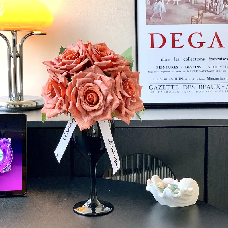 Elegantes Seidenblumenbouquet