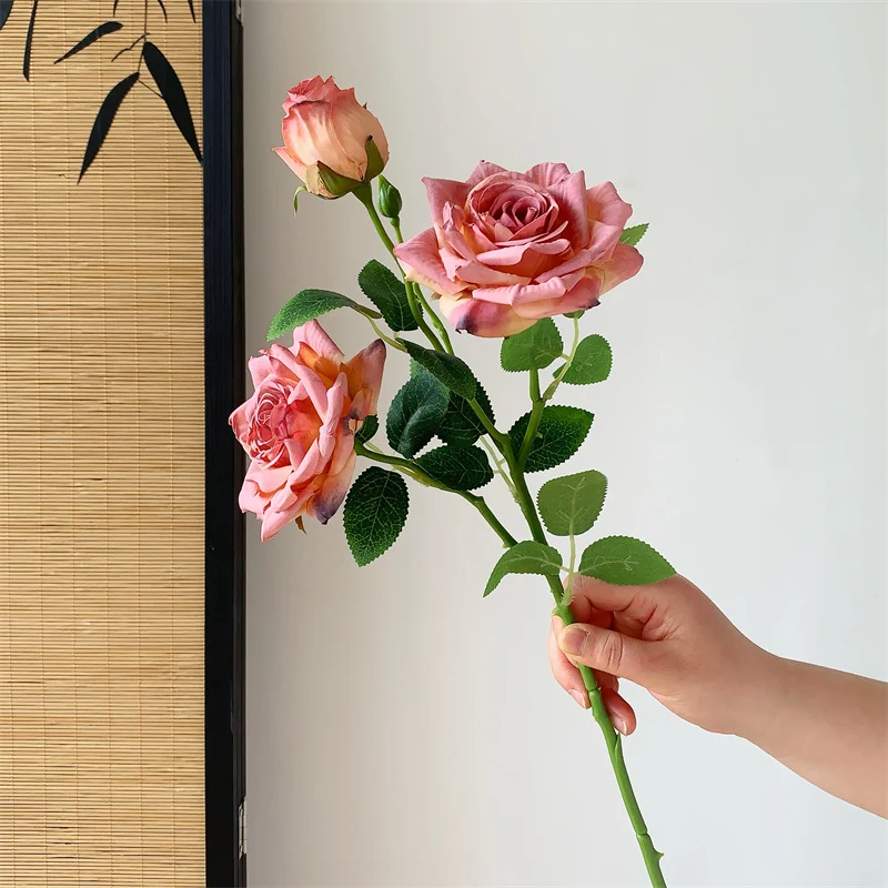 Elegante künstliche Rosenstängel