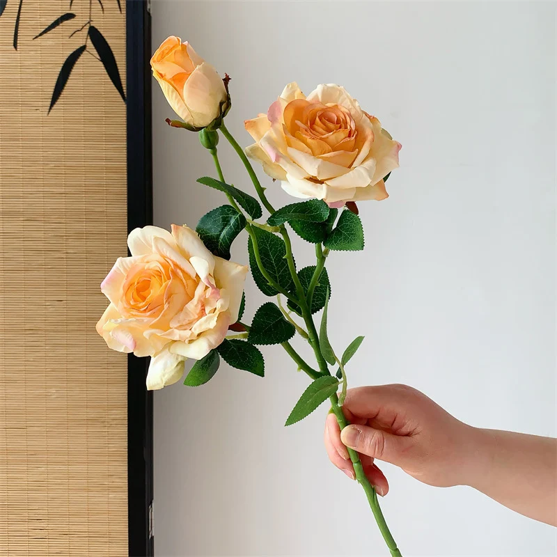 Elegante künstliche Rosenstängel