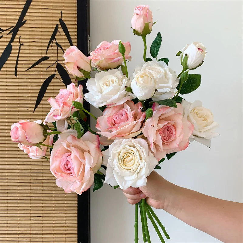 Elegante künstliche Rosenstängel