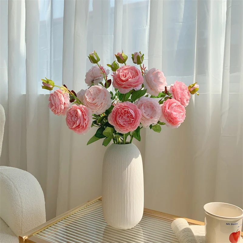 Eleganter künstlicher Rosenstrauß