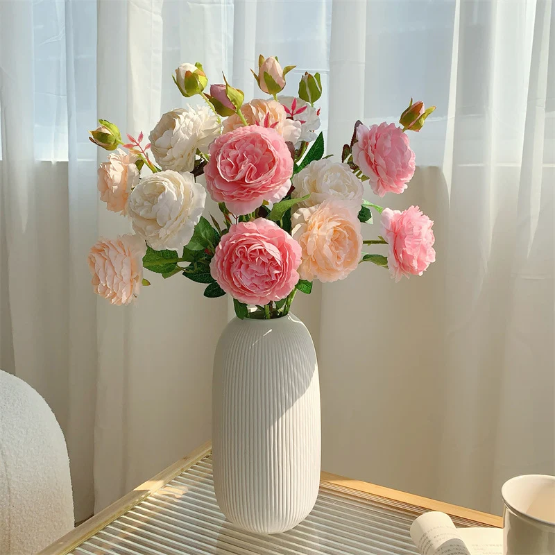 Eleganter künstlicher Rosenstrauß