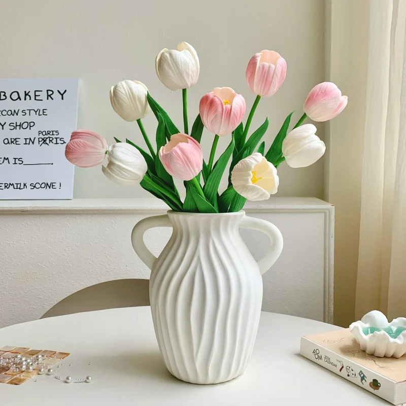 Dekorativer Tulpen-Bundle