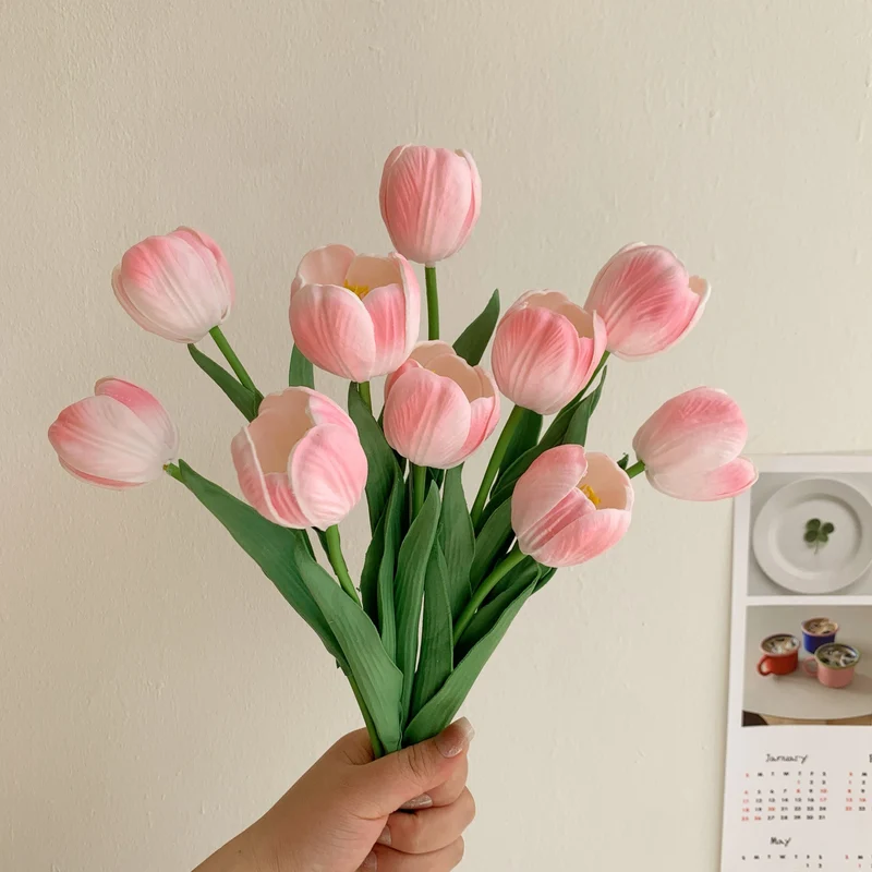 Dekorativer Tulpen-Bundle