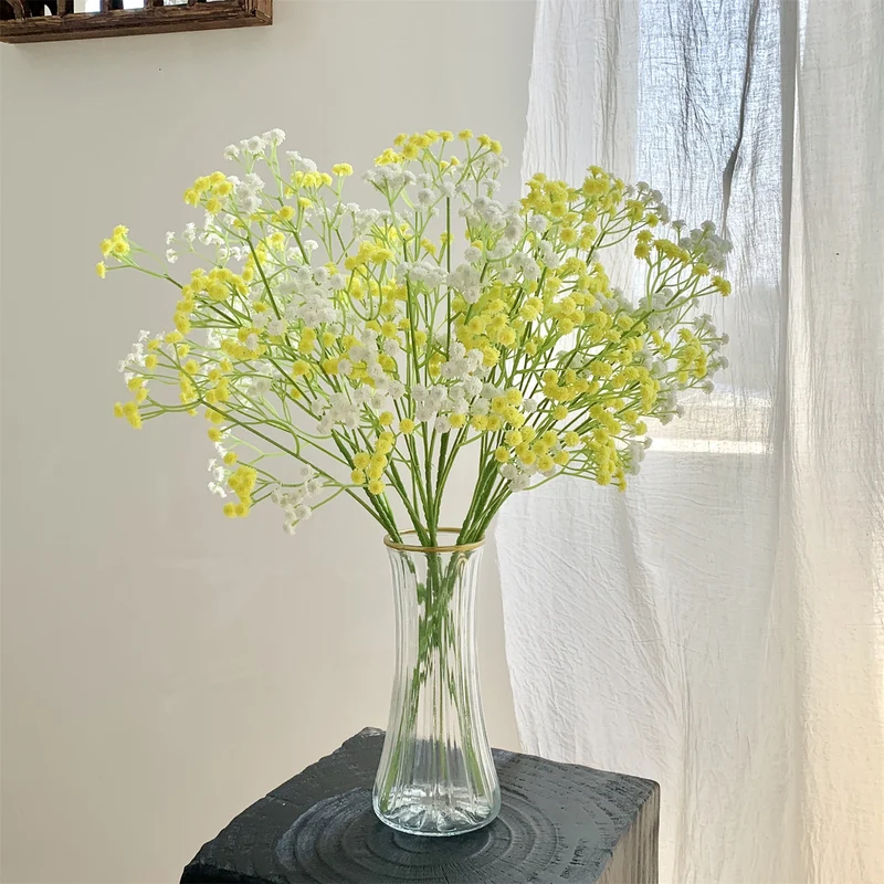Dekorative Seidenblumenarrangement