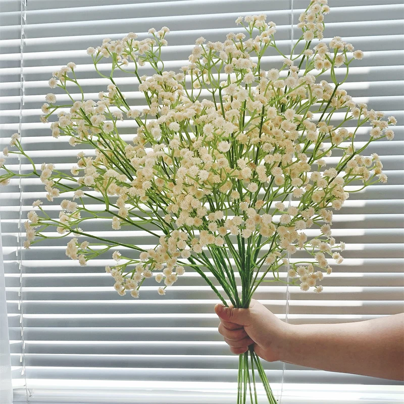 Dekorative Seidenblumenarrangement