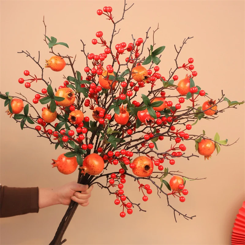 Dekorative Granatapfelblütenarrangement