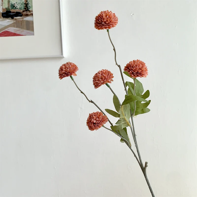 Dekorativer Blumenspross für die Wohnkultur-Darstellung