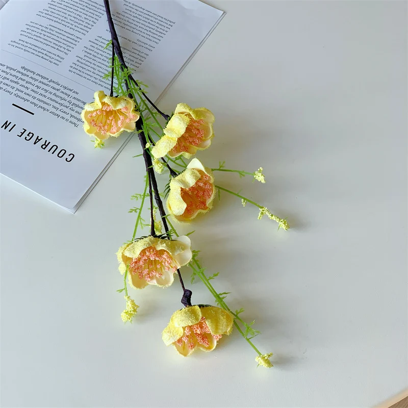Dekorative Blumenstrauß für die Innenraumdekoration