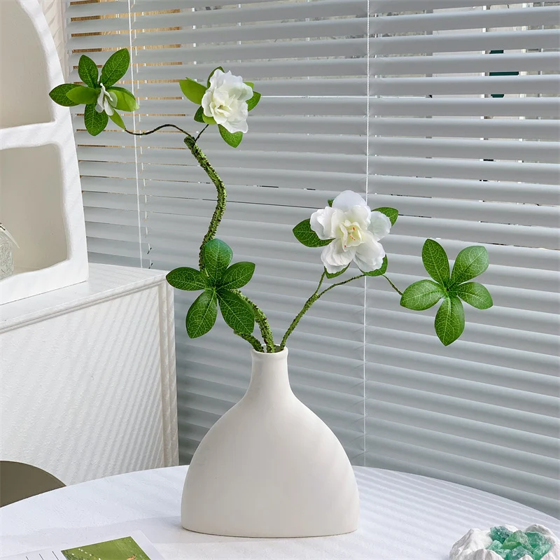 Dekoratives Faux Floral Arrangement