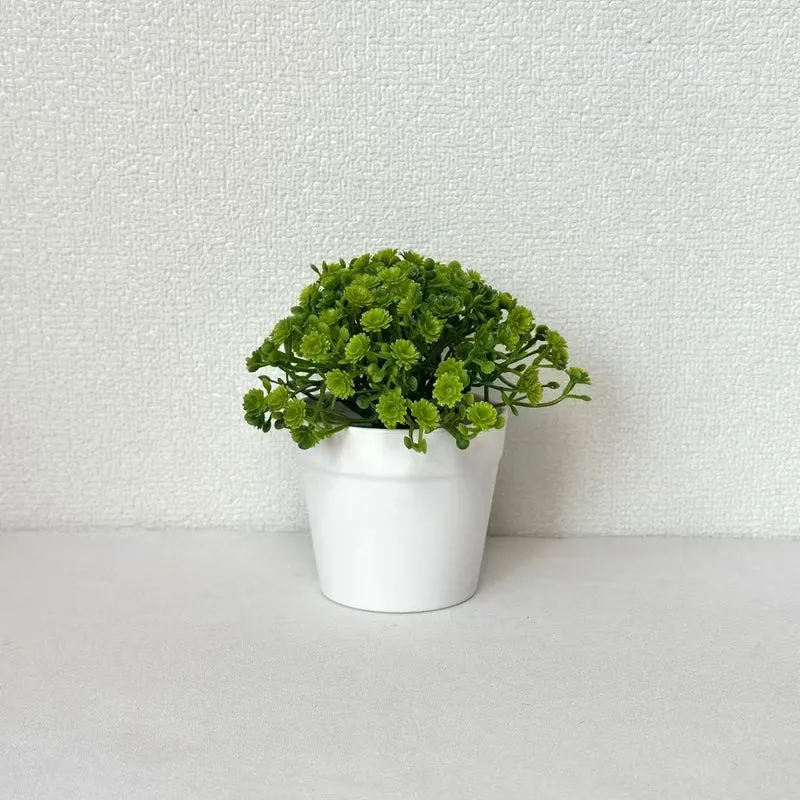Miniatur Arrangement mit künstlichen Blumen im Topf