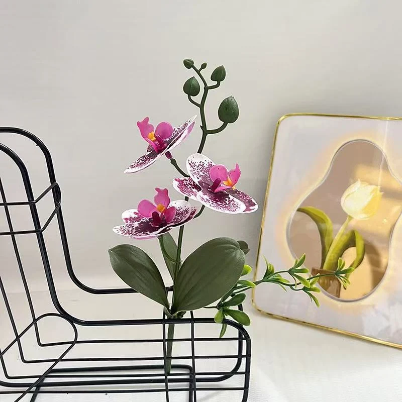 Naturgetreues Orchideenarrangement