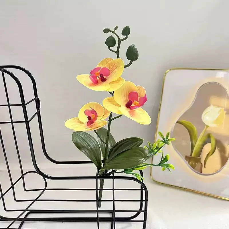 Naturgetreues Orchideenarrangement