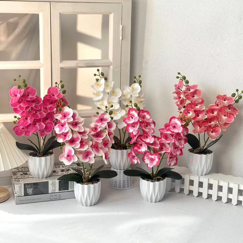 Dekoratives künstliches Orchideenarrangement für die Innendekoration zu Hause
