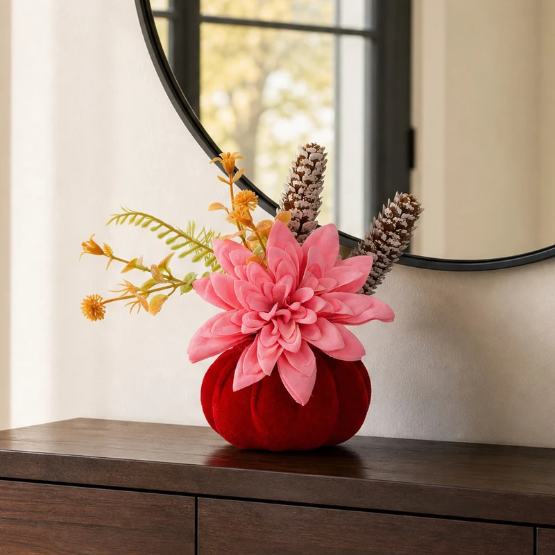 Samt-Kürbis Tischdeko mit künstlichem Sonnenblumen-Arrangement