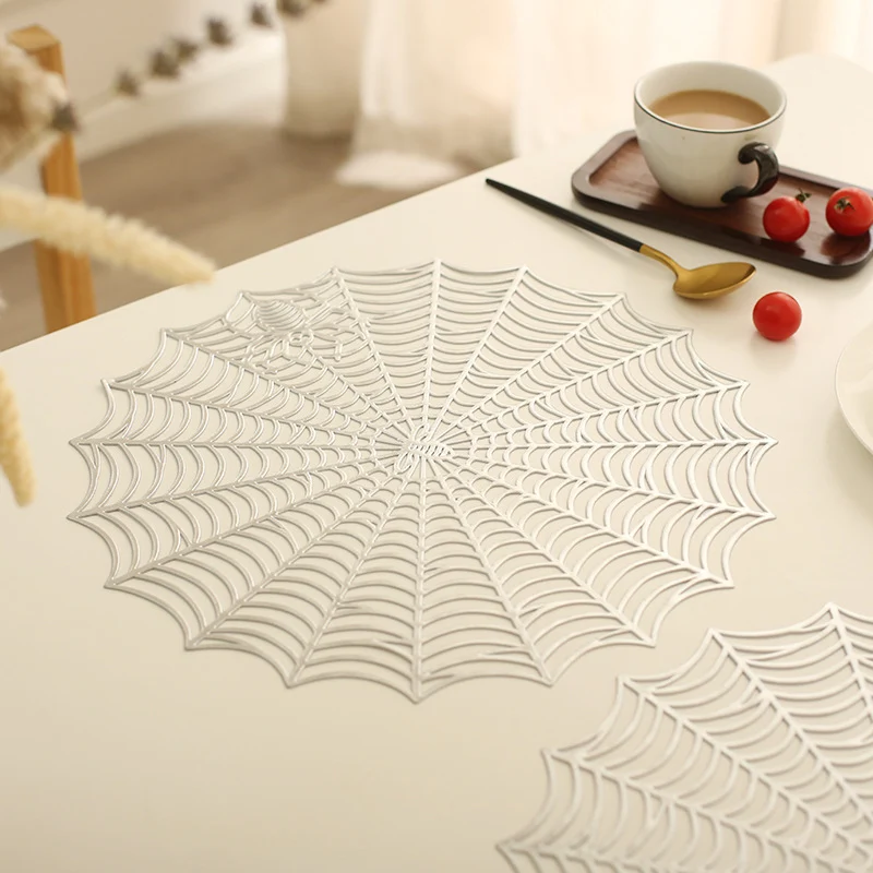 Rundes filigranes Spinnennetz-Platzset aus hitze- und wasserabweisendem PVC für Tischdekoration