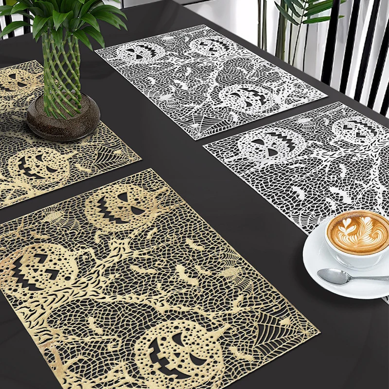 Halloween-Tischsets aus Kunststoff mit filigranem Kürbis- und Spinnennetz-Motiv