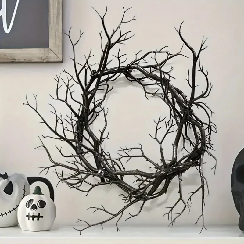 Halloween-Dekokranz aus künstlichen Zweigen mit natürlicher Astoptik