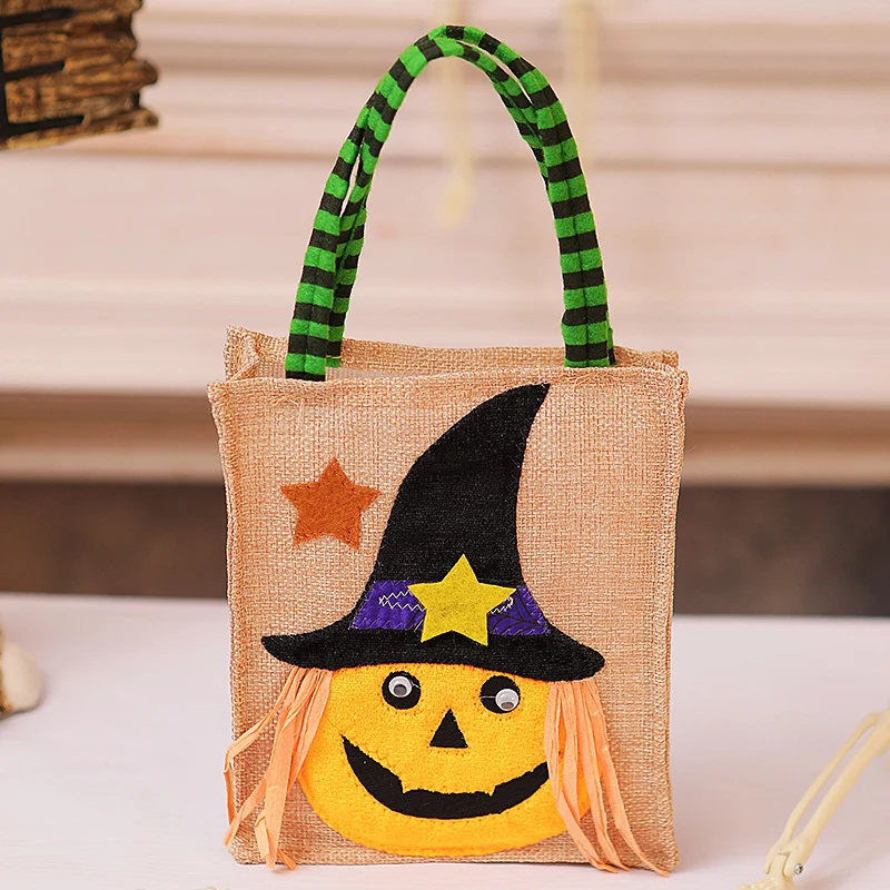 Halloween-Jutetasche mit aufgenähter schwarzer Katze und gestreiften Tragegriffen