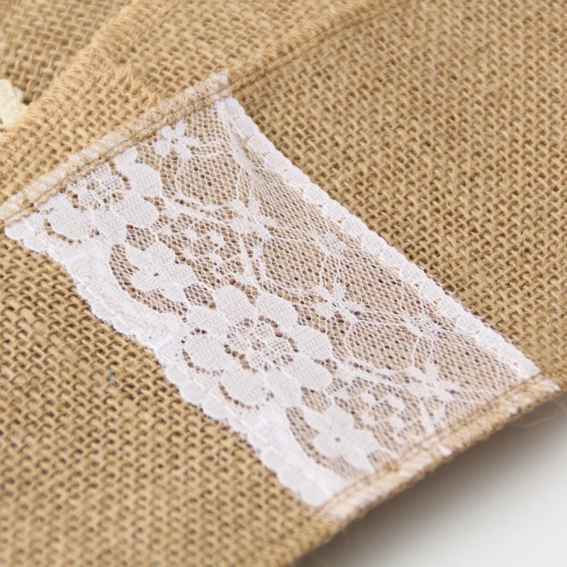 Dekorative Bestecktücher aus Jute mit Spitzenbesatz