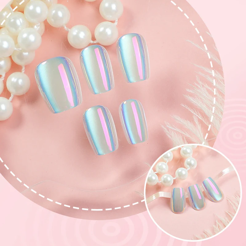 Vielseitige Press-On Nagelkunst mit irisierendem Glanz