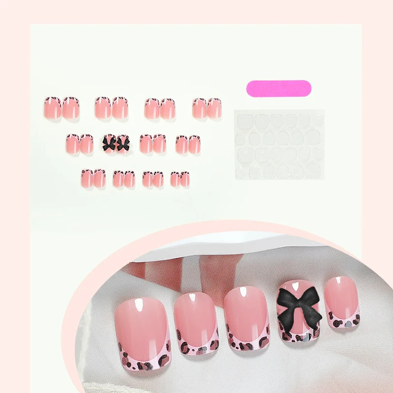 Stylische Press-On Nagelkunst