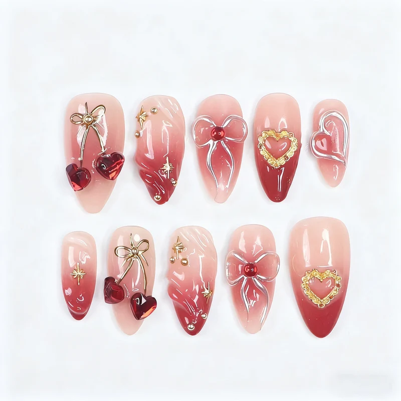 Romantische Herz- und Press-On-Nagelkunst