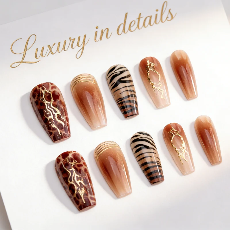 Luxuriöse abstrakte Press-On Nagelkunst