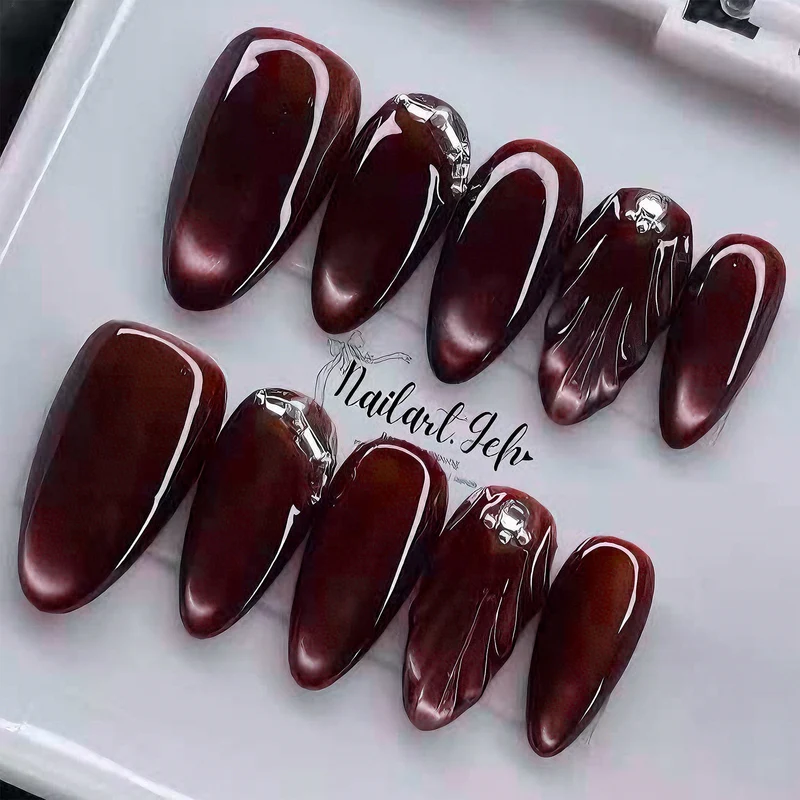 Glänzendes mandelförmiges Press-On-Nagelset