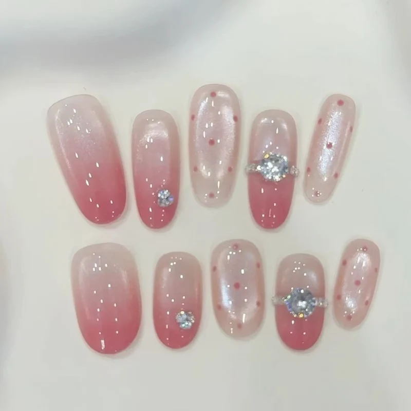 Elegante Press-On-Nagelverlängerungen mit Strassakzenten