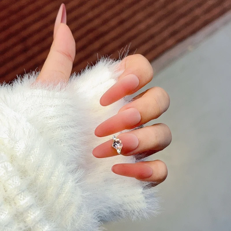 Elegante matte Stiletto-Nagelverlängerungen