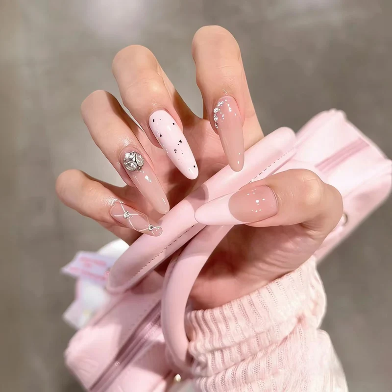 Elegante dekorative Nagelkunst