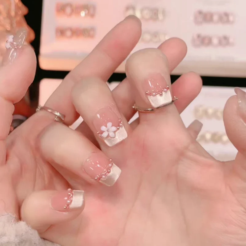 Dekorative Florale Nagelkunstverlängerungen