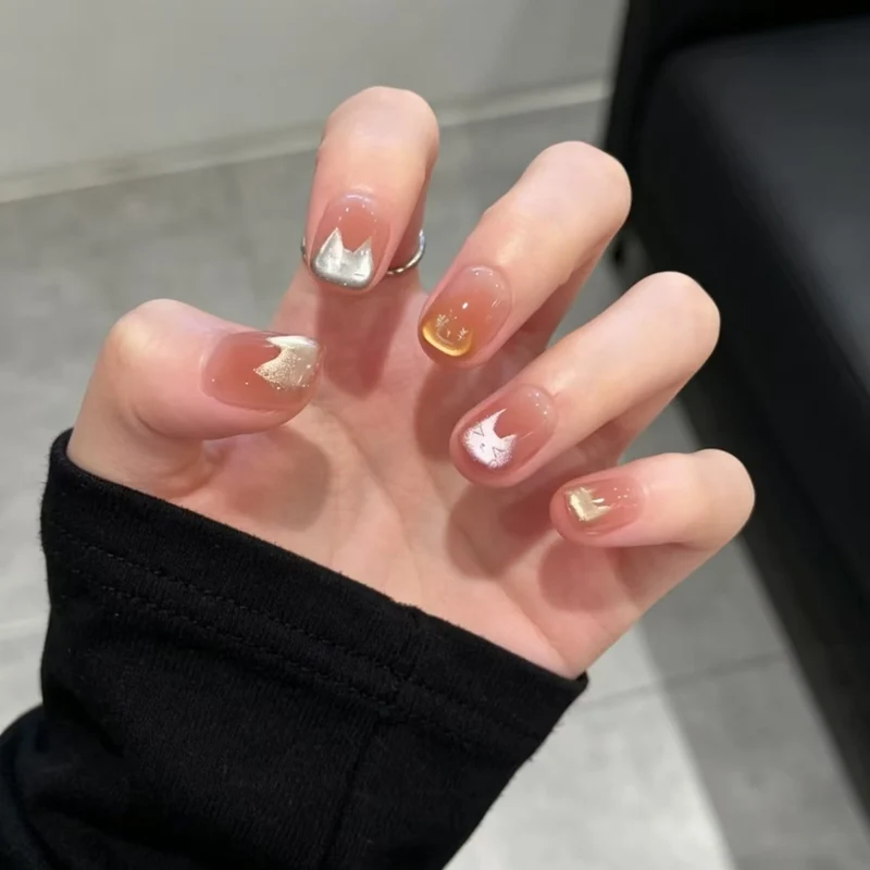 Künstlerische Minimalistische Nagelkunst