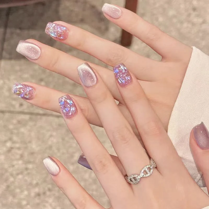 Stylisierte Gel-Nagelkunst-Verstärkungen