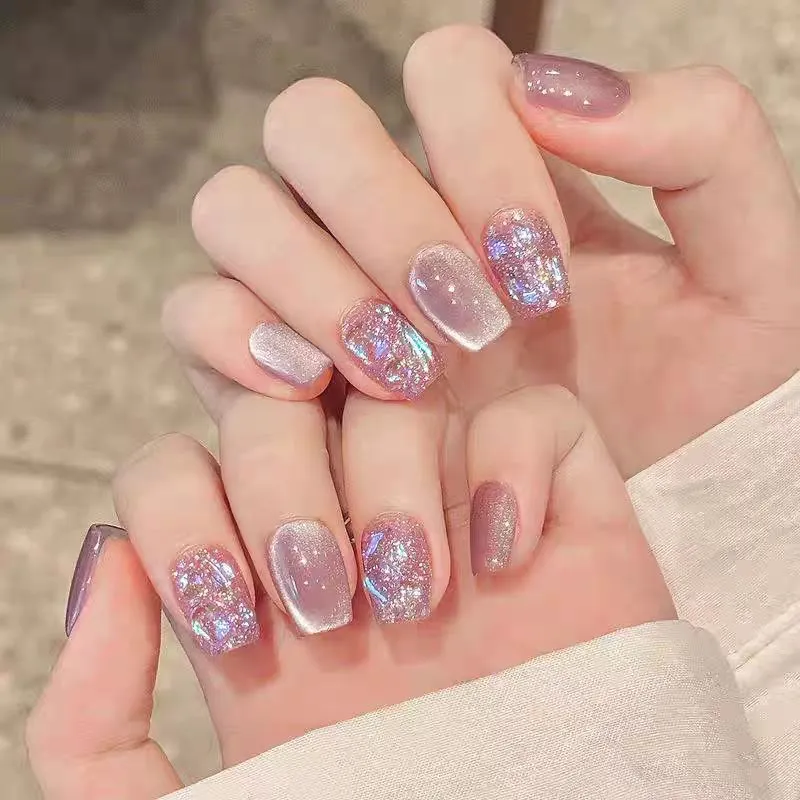 Stylisierte Gel-Nagelkunst-Verstärkungen