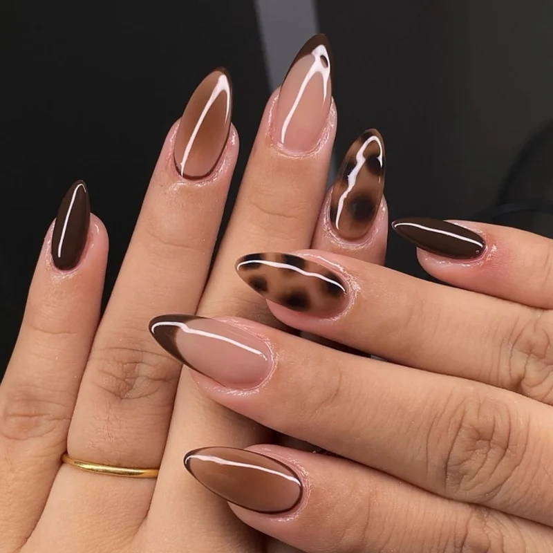 Stylisches Stiletto Press-On Nail Set