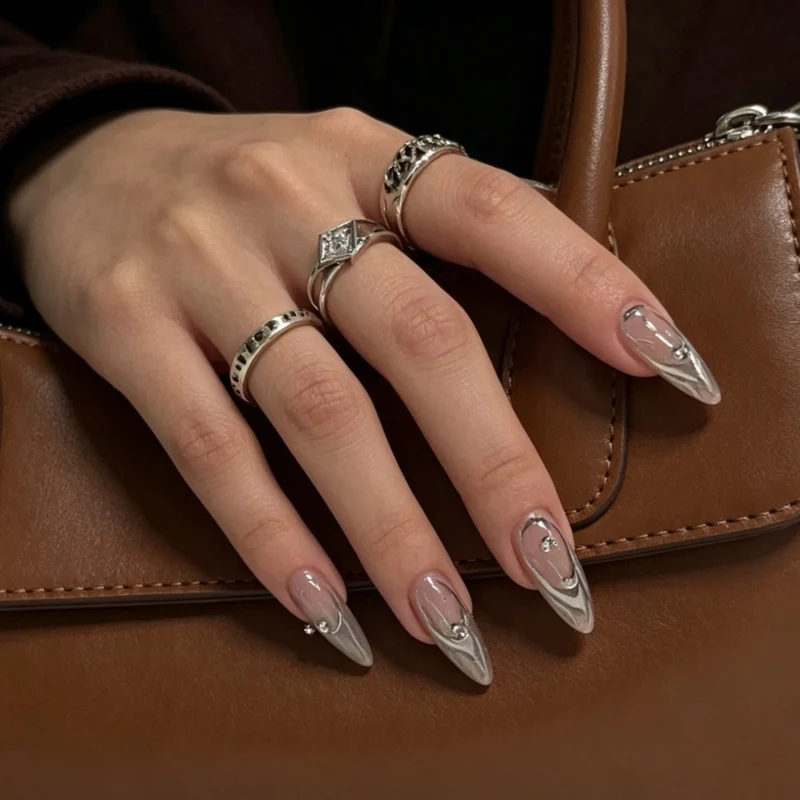 Stilvolle Stiletto-Nagelkunst-Verstärkungen
