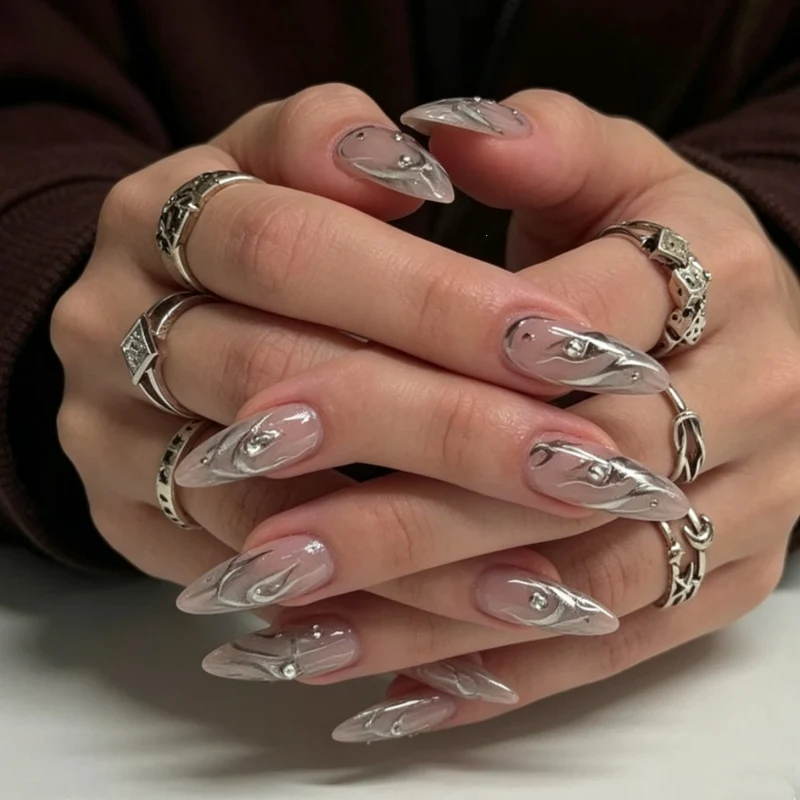 Stilvolle Stiletto-Nagelkunst-Verstärkungen