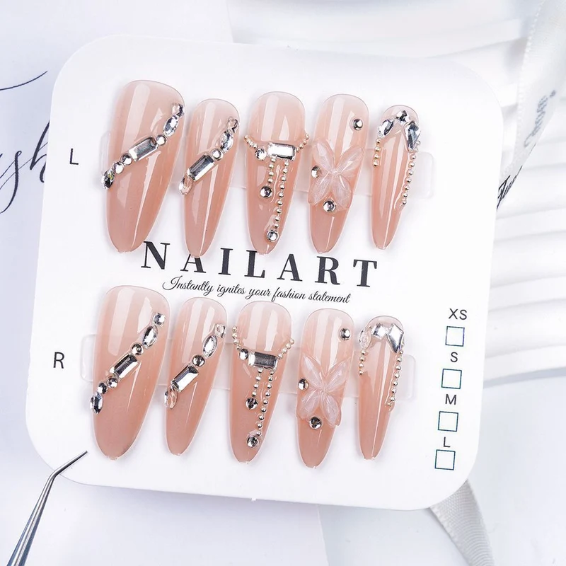 Stylisches Press-On-Nagelset
