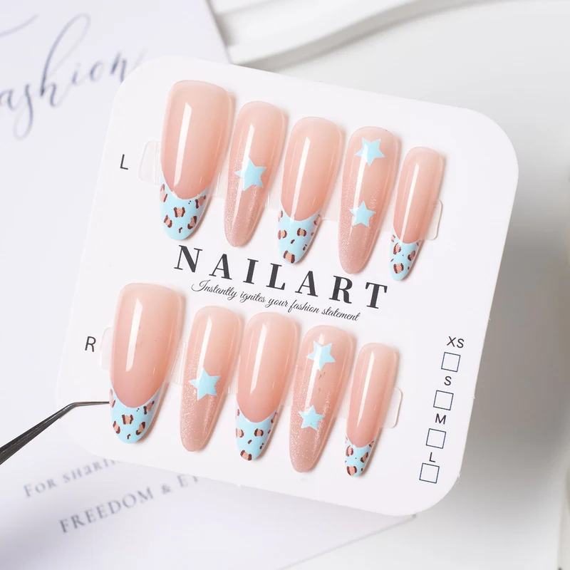 Stylisches Press-On-Nagelset