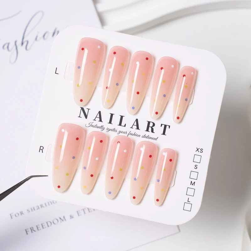 Stylisches Press-On-Nagelset