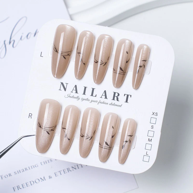 Stylisches Press-On-Nagelset
