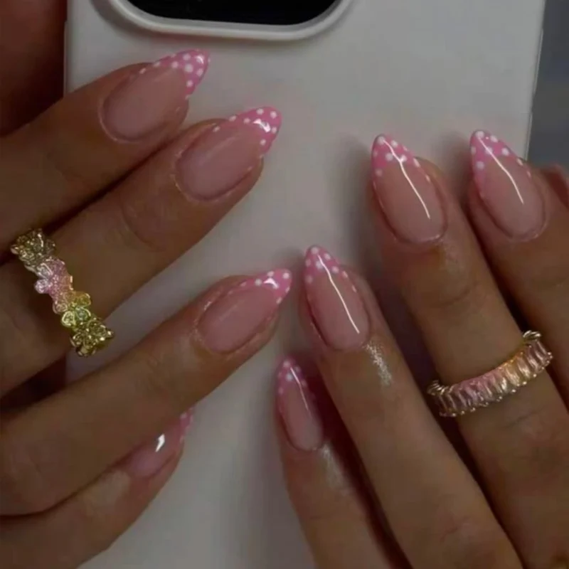 Stylische French Tip Nagelverlängerungen