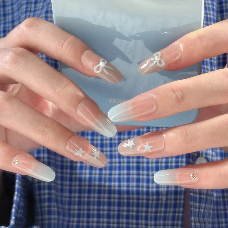 Stylisches dekoratives Press-On-Nagelset