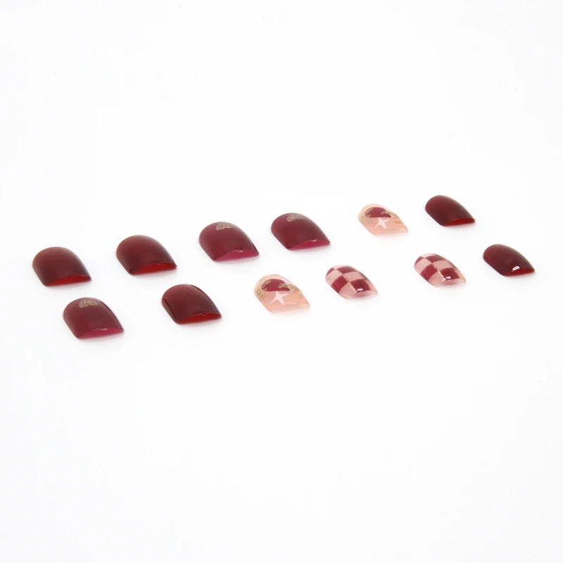 Stylische dekorative Press-On Nagelkunst