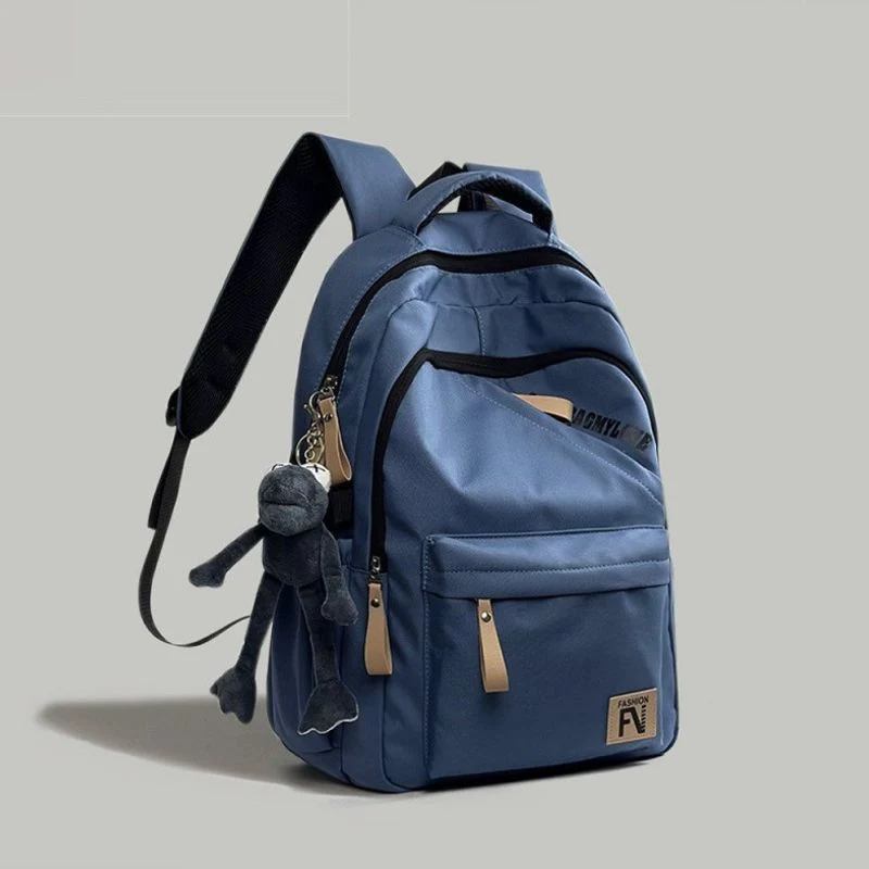 Vielseitiger urbaner Rucksack mit süßem Schlüsselanhänger Karnz
