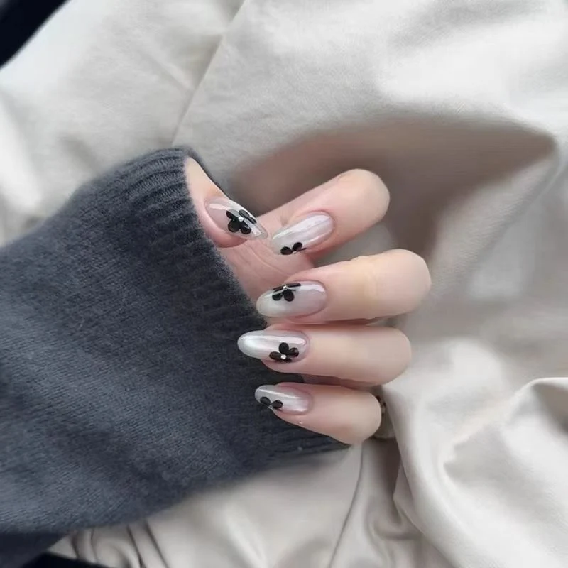 Floral Verzierter Press-On-Nagelset