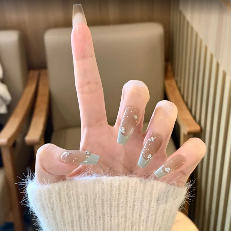 Floral Verzierter Press-On-Nagelset