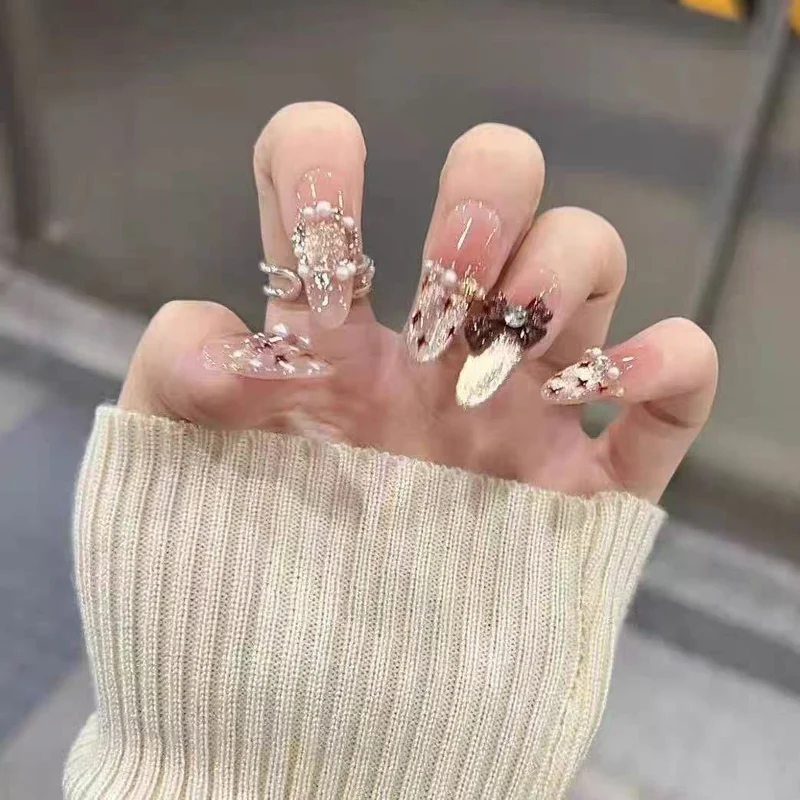Floral Verzierter Press-On-Nagelset